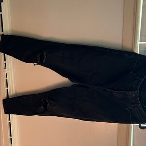 American Eagle: Black Distressed Jeans